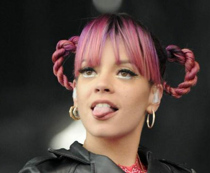 Insolite : Lily Allen sort sa collection de sex-toys