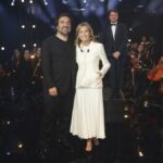 Le mardi 12 mars, France 2 propose un numéro spécial de son émission Le Grand Échiquier pour rendre hommage à Édith Piaf, monument de la chanson française.