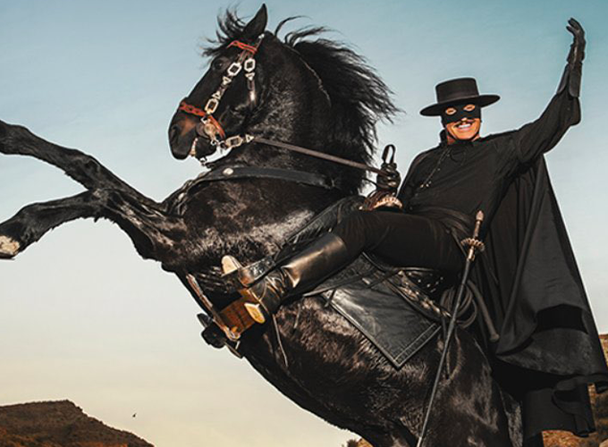 Jean Dujardin tombe le masque pour la nouvelle adaptation de "Zorro" bientôt sur France Télévisions