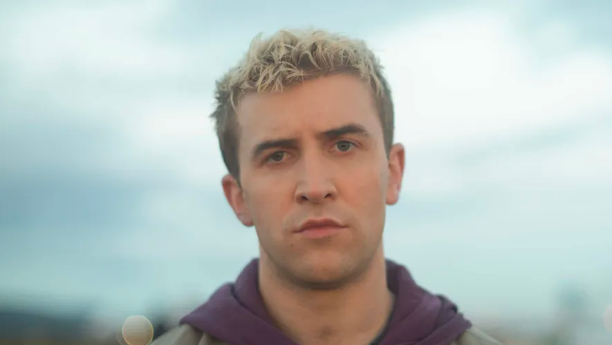 La star de "It's a sin", Callum Scott Howells, jouera un aristocrate flamboyant dans le film "Madfabulous"