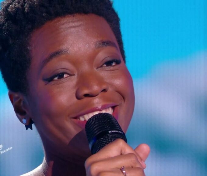 The Voice : Adnaé contrainte d'abandonner aux portes de la finale, laisse sa place à...