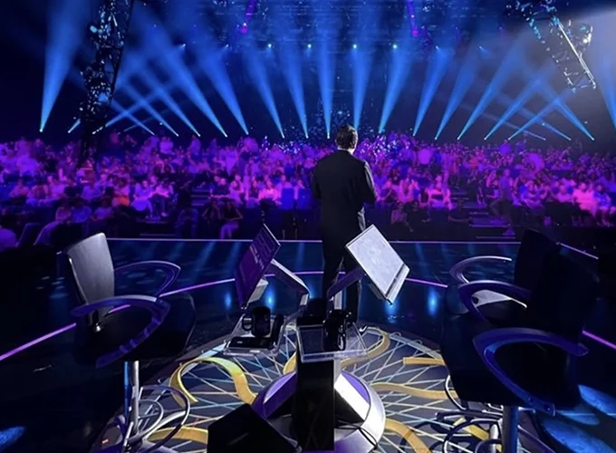 Arthur dévoile les coulisses du tournage des épisodes pour les 25 ans de "Qui veut gagner des millions ?"