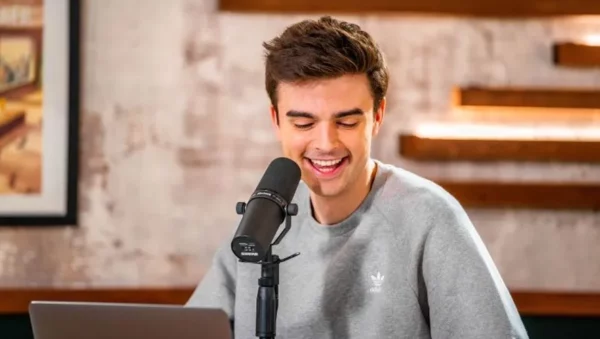 Audiences podcasts : "Hugo Décrypte" premier podcast de France avec "les actus du jour" selon le classement de juin 2024 de l'ACPM