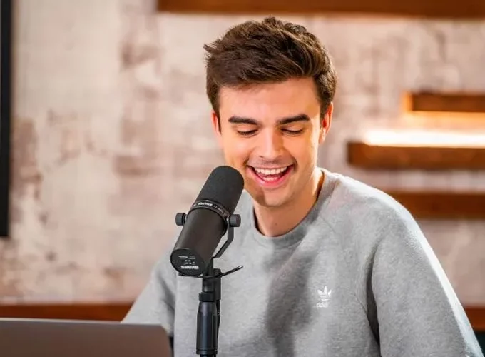 Audiences podcasts : "Hugo Décrypte" premier podcast de France avec "les actus du jour" selon le classement de juin 2024 de l'ACPM