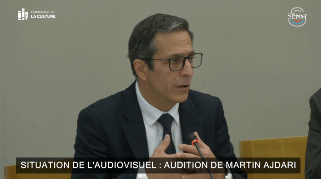 Le nouveau président de l’Arcom, Martin Ajdari, a présenté un bilan mitigé de l'audiovisuel français pour 2024 au Sénat.